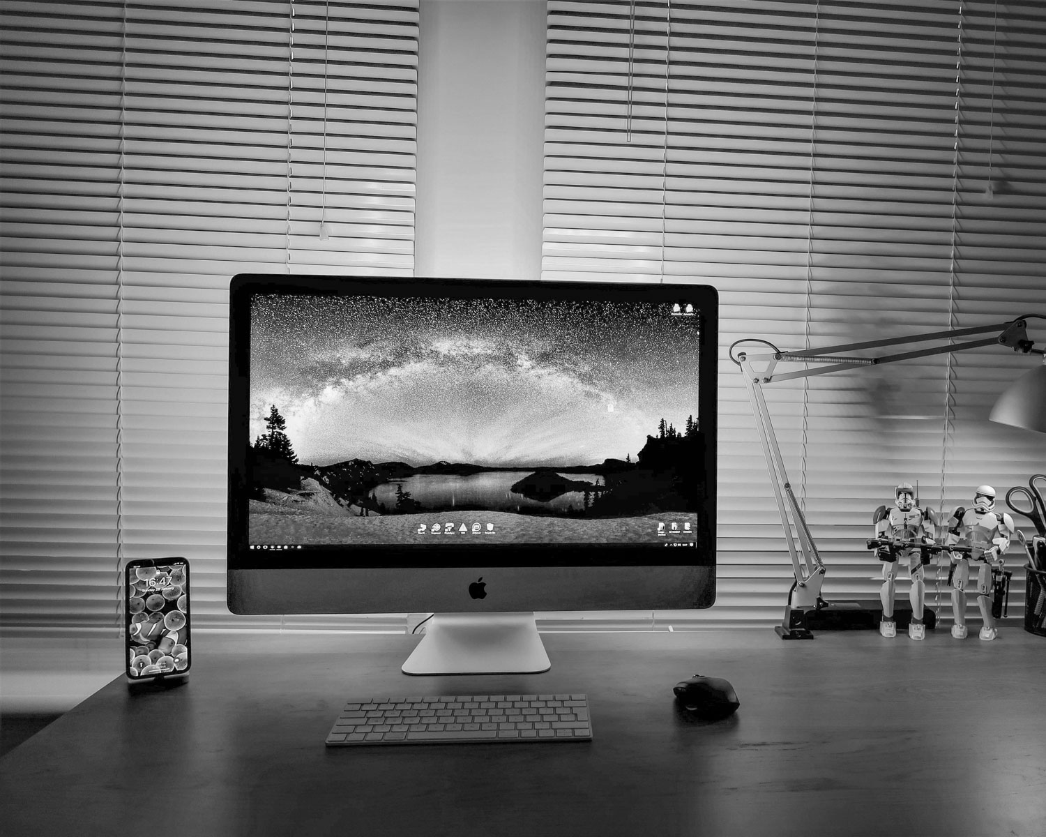 silver iMac showing desktop