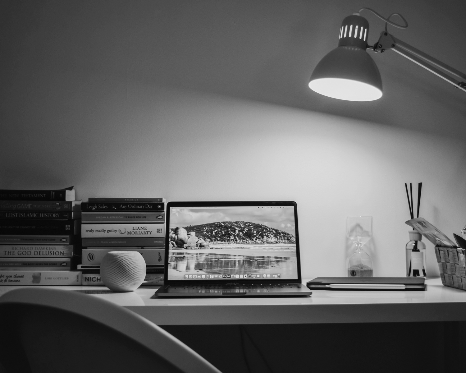 silver imac on white wooden table