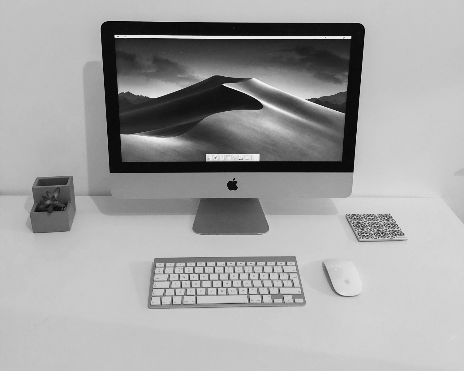 silver imac on white table